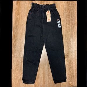 Levi’s high-waisted taper jeans!